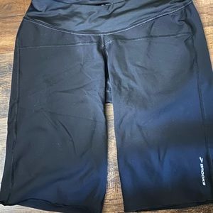 BROOKS WOMEN’S SHORTS SIZE MEDIUM